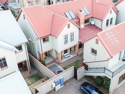 4 Bedroom Townhouse For Sale in Heritage Hill