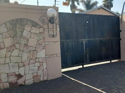 House For Rent In Brackendowns, Alberton