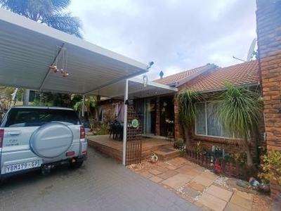 House For Rent In Rooihuiskraal North, Centurion