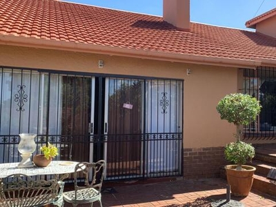 House For Rent In Wilro Park, Roodepoort