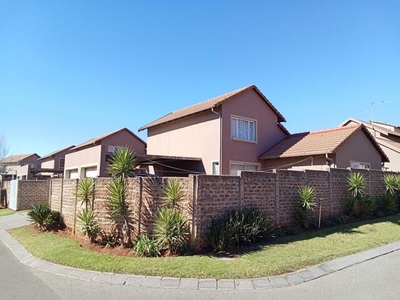 Townhouse For Sale In Kleinfontein, Benoni