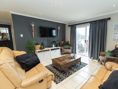 Townhouse For Sale In Sherwood, Port Elizabeth