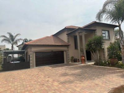 3 Bedroom Freehold For Sale in Sonneveld