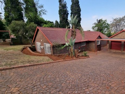 3 Bedroom House For Sale in Strubensvallei - 830 Witwatersrand