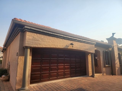 3 Bedroom Townhouse For Sale in Woodhill Golf Estate