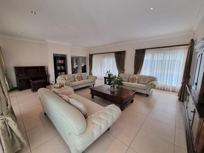 A touch of elegance, with this exceptional and modern property, situated in Matumi Golf Estate.