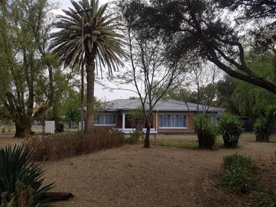 House For Sale In Bloemhof, North West