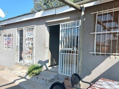 House For Sale In Dealesville, Free State