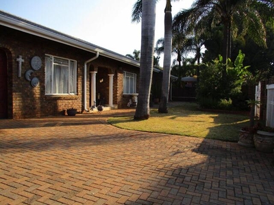 House For Sale In Ninapark, Akasia