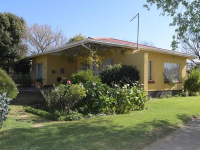 House For Sale In Petersfield, Springs