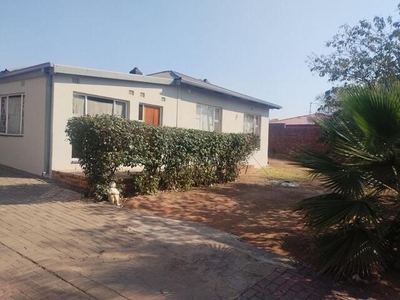 House For Sale In Pretoria North, Pretoria
