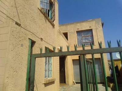 House For Sale In Tembisa Central, Tembisa