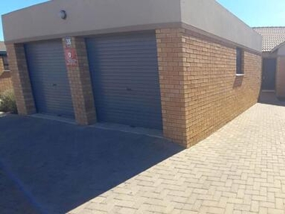 Townhouse For Rent In Deales Gift, Bloemfontein
