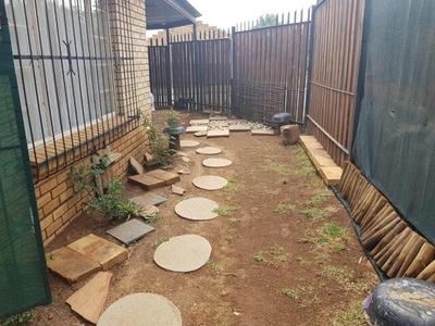 Townhouse For Rent In Greenhills, Randfontein