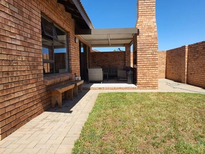 Townhouse For Rent In Hillcrest, Kimberley