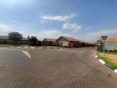 Townhouse For Rent In Monavoni, Centurion