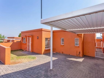 Townhouse For Rent In Radiokop, Roodepoort