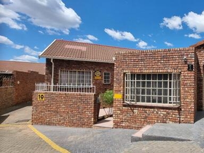 Townhouse For Rent In Uitsig, Bloemfontein