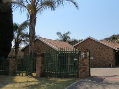 Townhouse For Rent In Wilro Park, Roodepoort