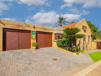 Townhouse For Sale In Clubview, Centurion