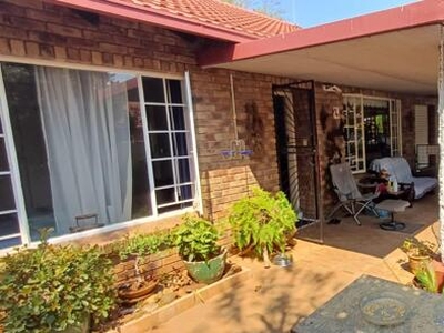 Townhouse For Sale In Doornpoort, Pretoria