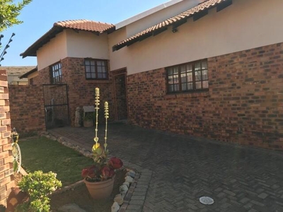 Townhouse For Sale In Gholfsig, Middelburg