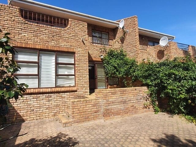 Townhouse For Sale In Hartenbos Central, Hartenbos