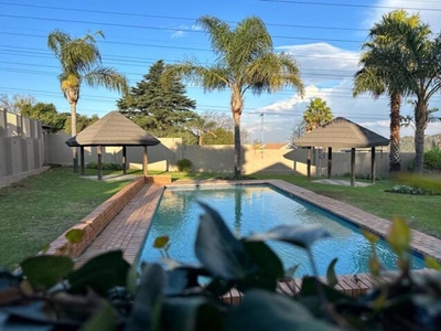 Townhouse For Sale In Linmeyer, Johannesburg