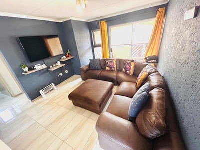 Townhouse For Sale In Meredale, Johannesburg