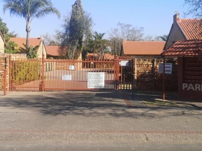 Townhouse For Sale In Parktown Estate, Pretoria