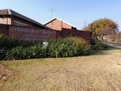 Townhouse For Sale In Wilgeheuwel, Roodepoort