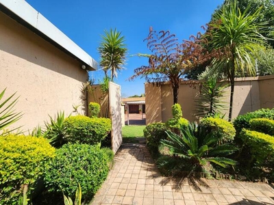 Townhouse For Sale In Woodmead, Sandton