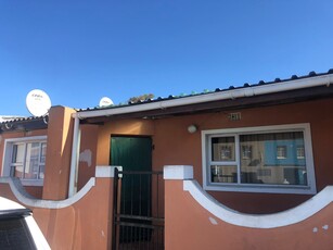 House For Sale in Hanover Park, Cape Town