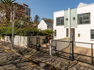 Townhouse For Sale in Rondebosch