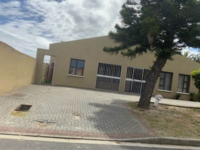 4 Bed House in Matroosfontein