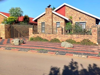 House For Sale In Pimville Zone 6, Soweto
