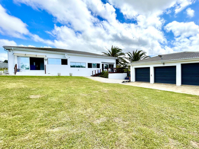 House for sale with 4 bedrooms, C Place, Jeffreys Bay