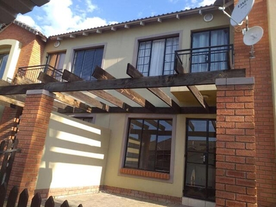 Townhouse For Rent In Hillside, Bloemfontein