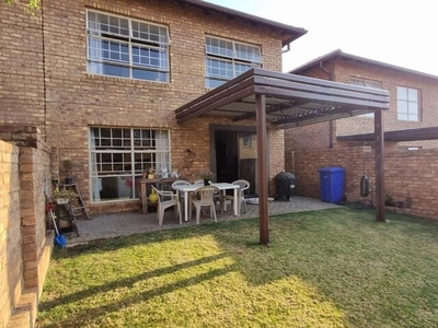 Townhouse For Rent In Tyger Valley, Pretoria