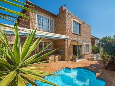 Townhouse For Sale In Honeydew Ridge, Roodepoort