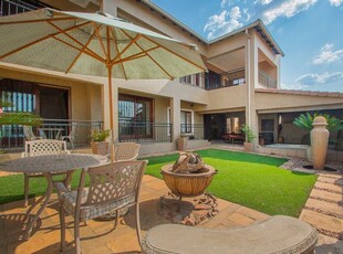 4 Bedroom Gated Estate For Sale in Noordheuwel