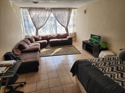 1 Bedroom Apartment in Bonaero Park For Sale