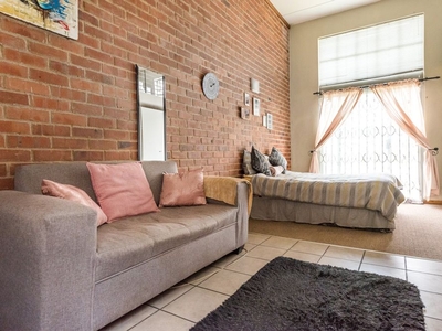 1 Bedroom Apartment in Houghton Estate For Sale