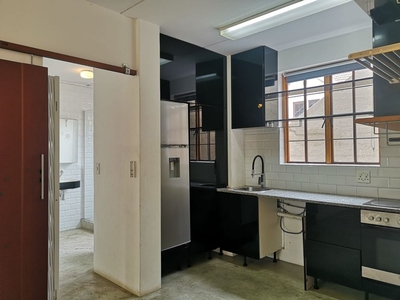 1 Bedroom Apartment in Saxonwold For Sale