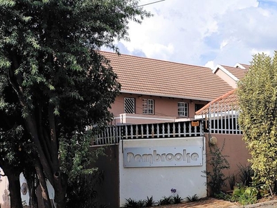 1 Bedroom townhouse - sectional for sale in Radiokop, Roodepoort