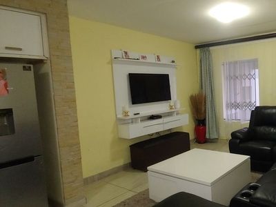2 Bedroom Apartment in Crystal Park For Sale