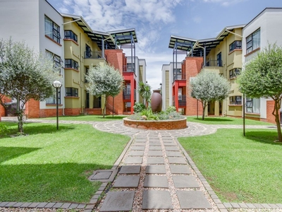 2 Bedroom Apartment in Douglasdale For Sale