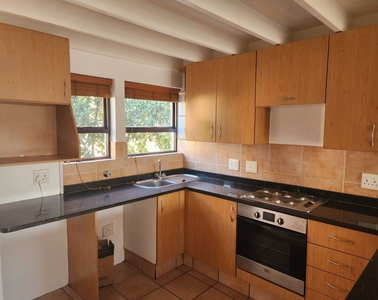 2 Bedroom Apartment in Sunninghill For Sale