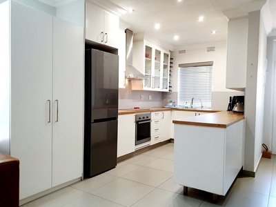 2 Bedroom Apartment in Woodmead For Sale