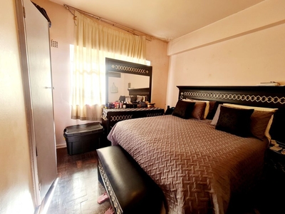 2 Bedroom Apartment in Yeoville For Sale